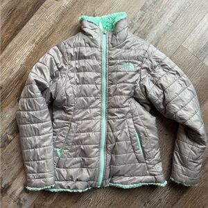 The North Face Girls reversible mossbud jacket size small 7/8